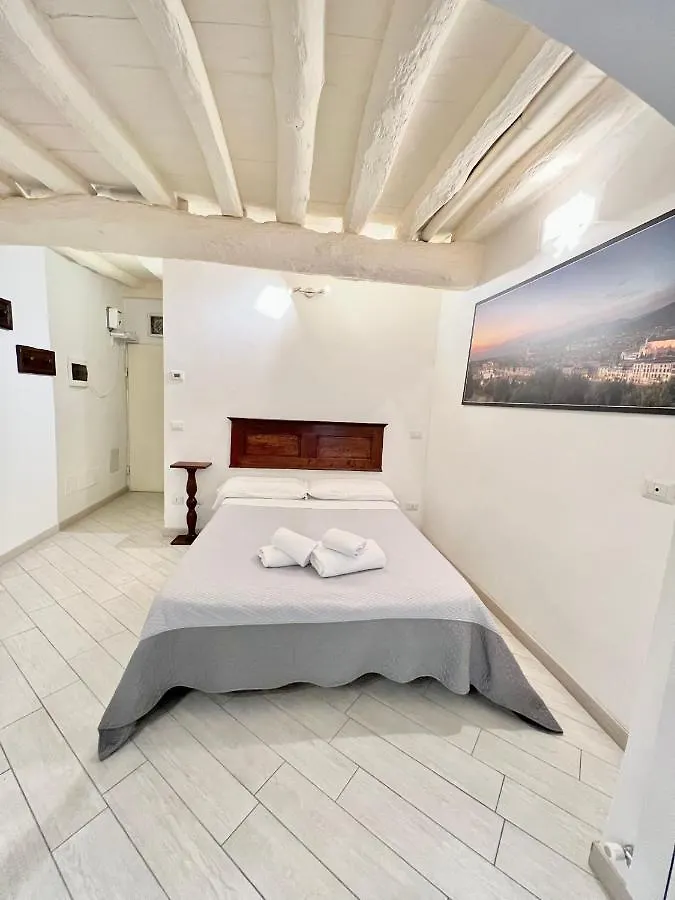 Adg Apartment 33 Florence 0*,
